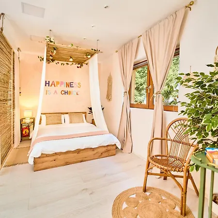 Exotic Jungle-inspired Oasis Apartment Timişoara