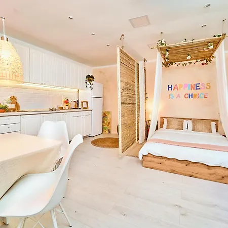 Apartment Exotic Jungle-inspired Oasis Timişoara