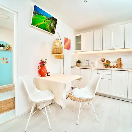 Exotic Jungle-inspired Oasis Temesvár