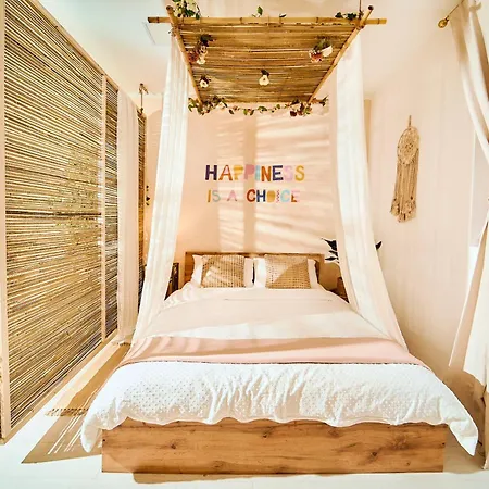 Apartman Exotic Jungle-inspired Oasis