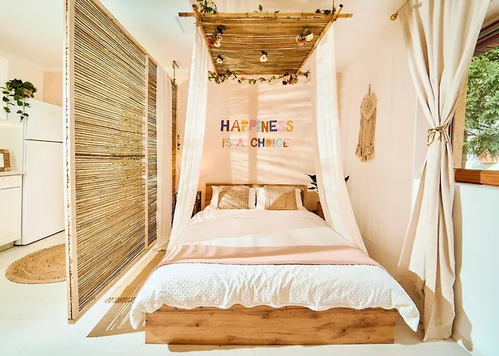 Apartment Exotic Jungle-inspired Oasis