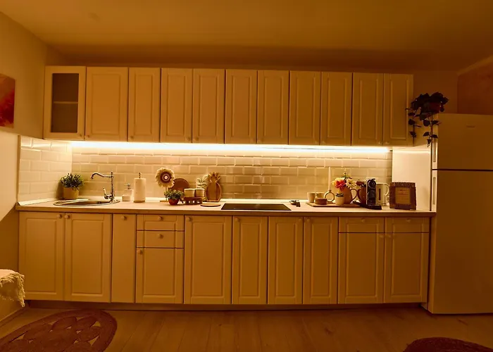 Apartment Exotic Jungle-inspired Oasis *